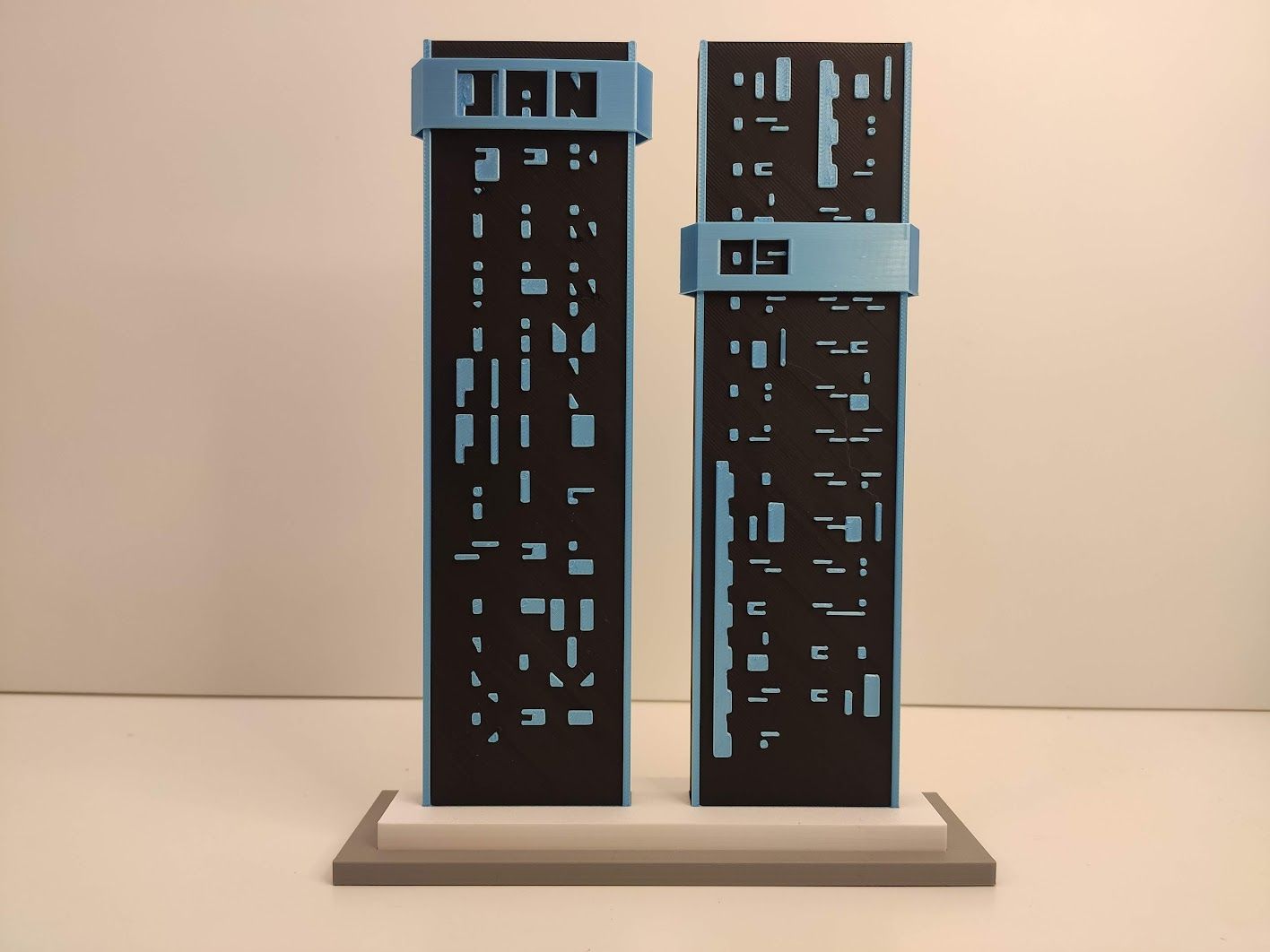 Neo-Skyscraper: 3D-Printed Cyberpunk Perpetual Desk Calendar - Image 4